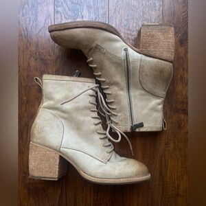 Patricia nash Sicily ivory heeled boots size 8.5 m preowned distressed lace up